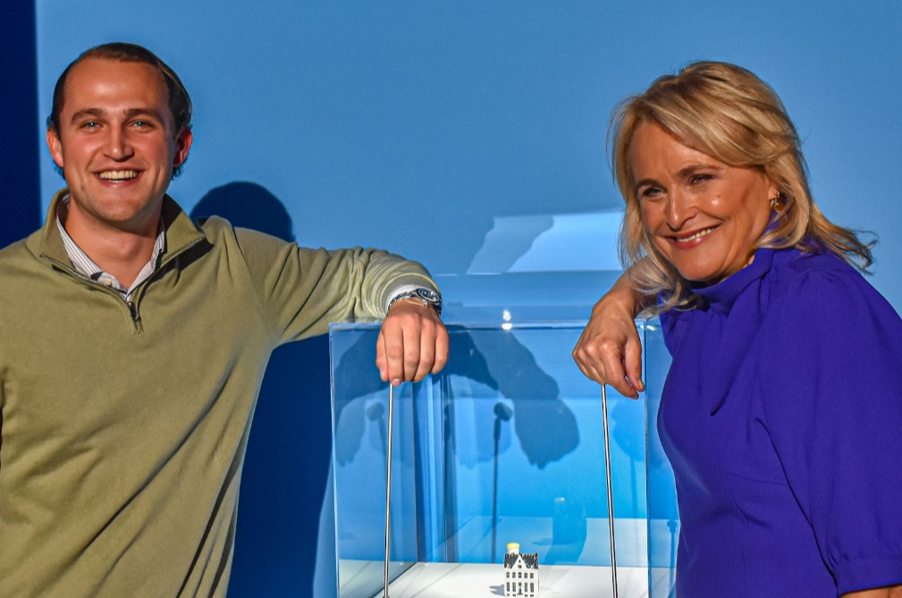 戴尔夫妇豪捐62.5亿美元，为2500万儿童开设特朗普