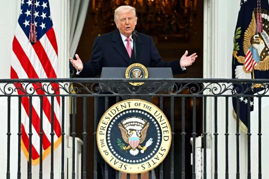 特朗普称美国将在两三周内结束对伊战争 霍尔木