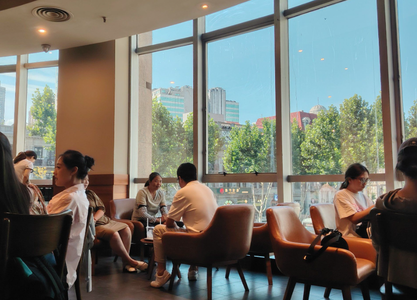 星巴克首席执行官布2025年薪酬3100万美元 比上年