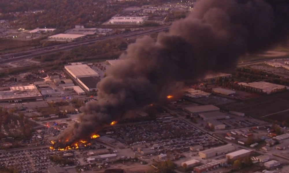 联合包裹货运飞机在路易斯维尔机场附近坠毁